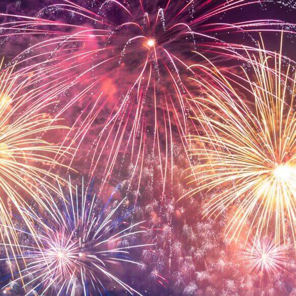 Fireworks_winston-chen-TylIfClYP8k-unsplash