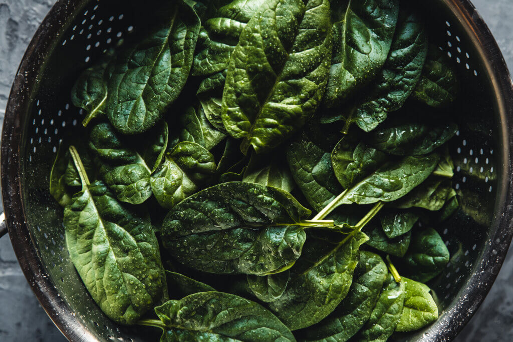 Ingrédients sains, épinards, MTC