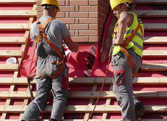 Roof renovation_image by Wolfgang Eckert on Pixabay