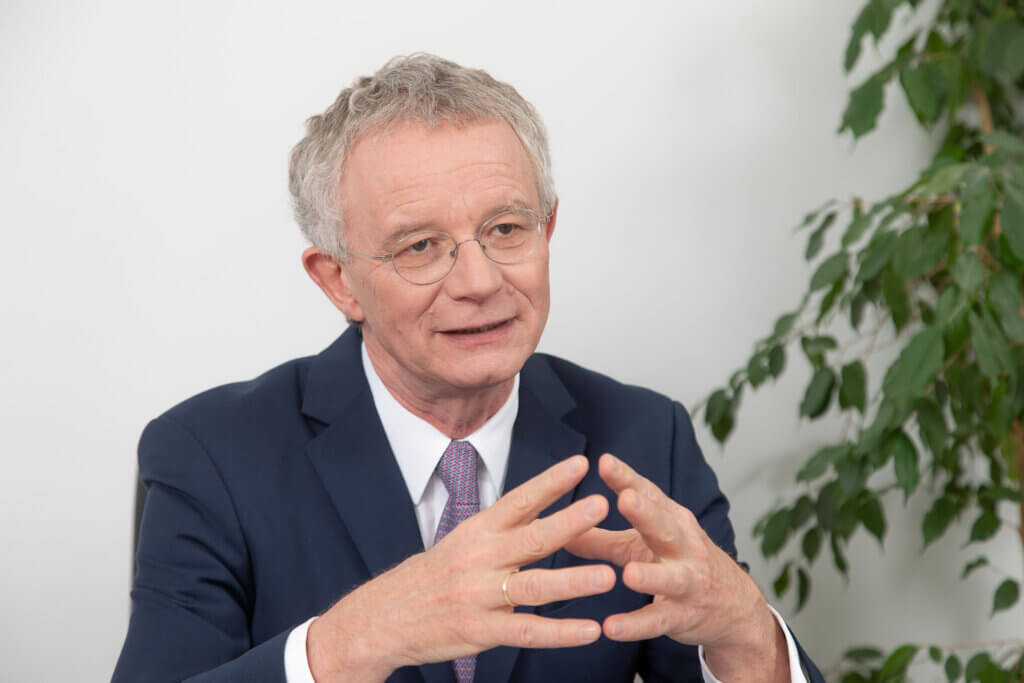 Доктор Маркус Каспар, нотариус, законодательство о сделках с землей