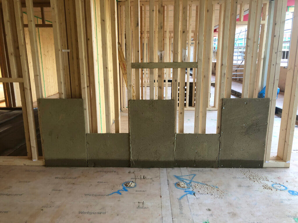 Строительство из глины, глина как экологичный строительный материал, глиняные строительные плиты