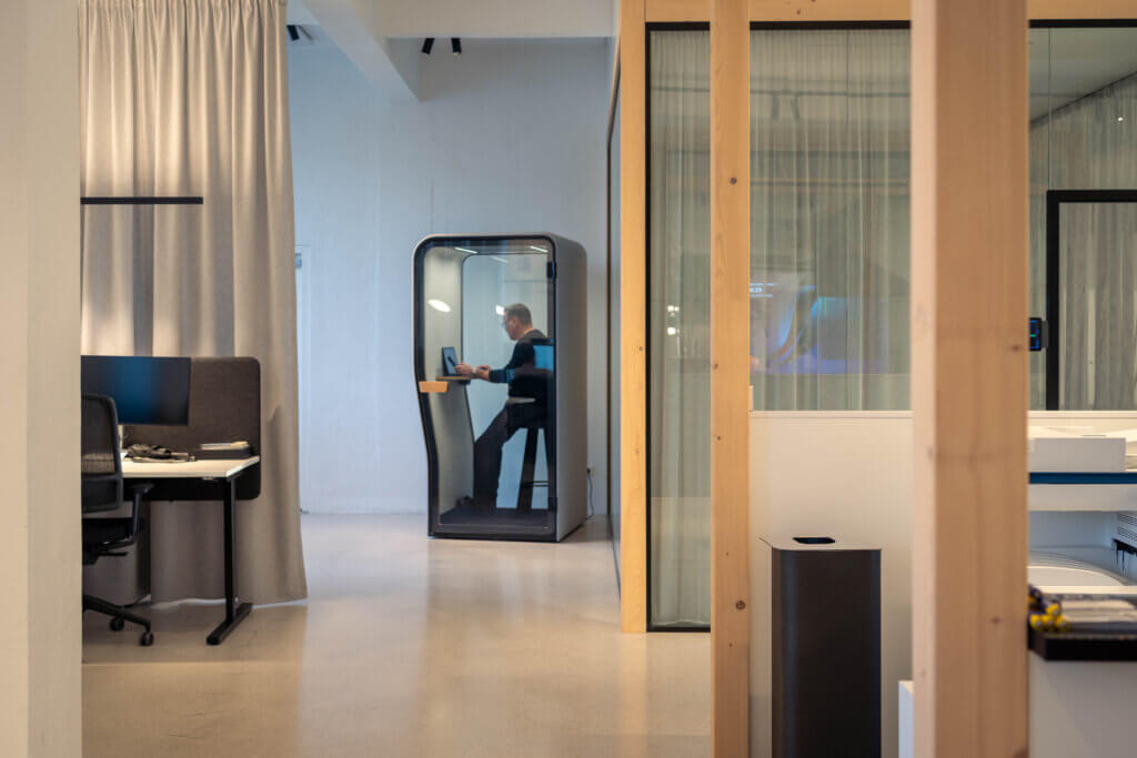 Polestar Austria, Office, Interview