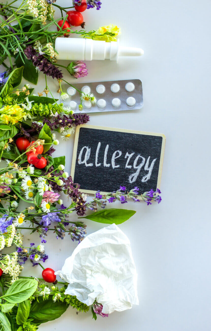 Quand le printemps irrite : les allergies en ligne de mire Various herbs and flowers and allergies. Focalisation sélective.