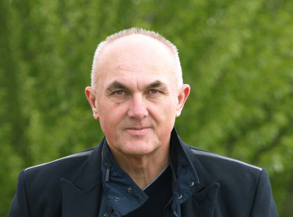 Энди Бройс, Строительство из глины, эксперт