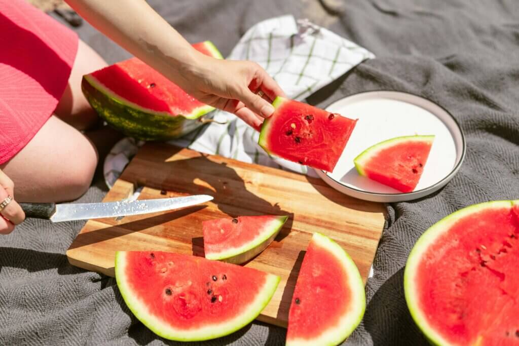 kühlende Lebensmittel, was essen bei Hitze, Wassermelone