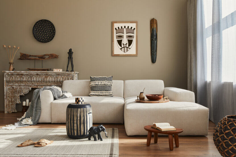 Afrohemian: Der Boho-Wohntrend 2026 mit afrikanischen Wurzeln Stylish ethnic living room interior with design modular sofa, wo