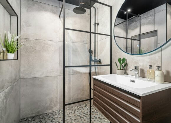 Aménager une salle de bains « Mid Century » : comment réussir le look rétro Image 2_andrea-davis-5FUVoostMmo-unsplash